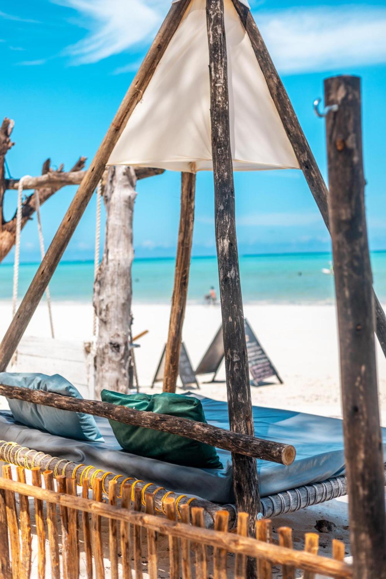 B4 Beach Club Paje Bagian luar foto