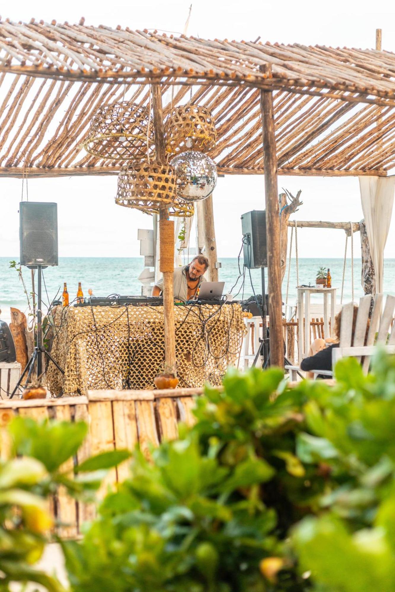 B4 Beach Club Paje Bagian luar foto