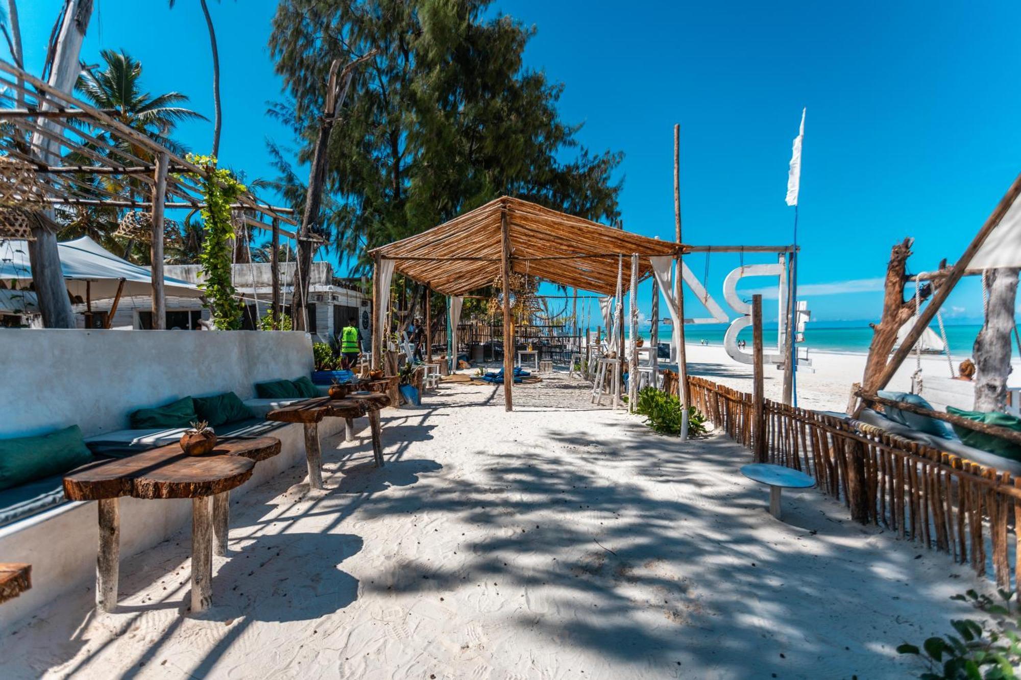 B4 Beach Club Paje Bagian luar foto